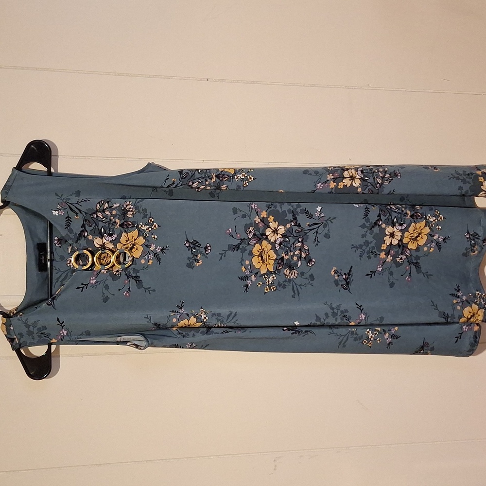 Violet b. Floral Print Midi Sleeveless Dress